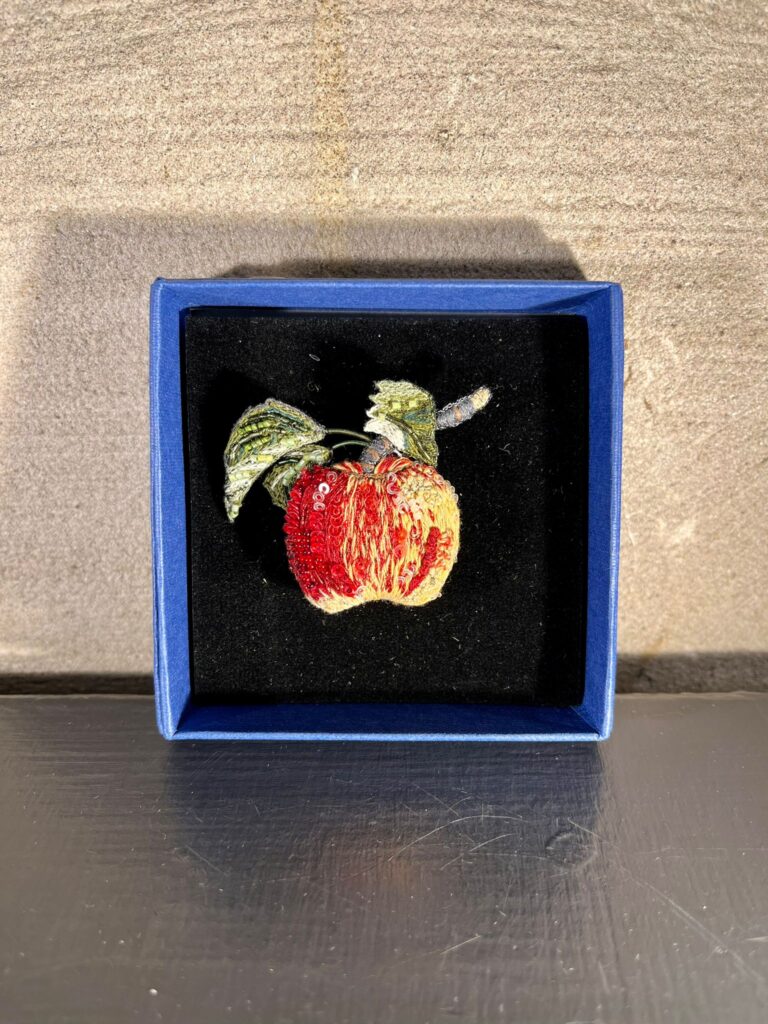 Broche Apple