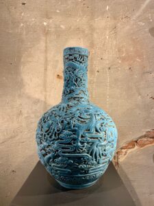 Dragon vaas blauw hoog 55 cm en breed 25 cm