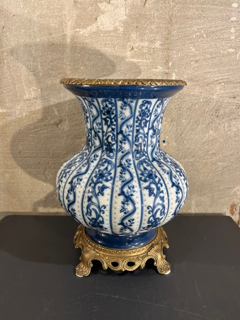 Vaas blauw met wit