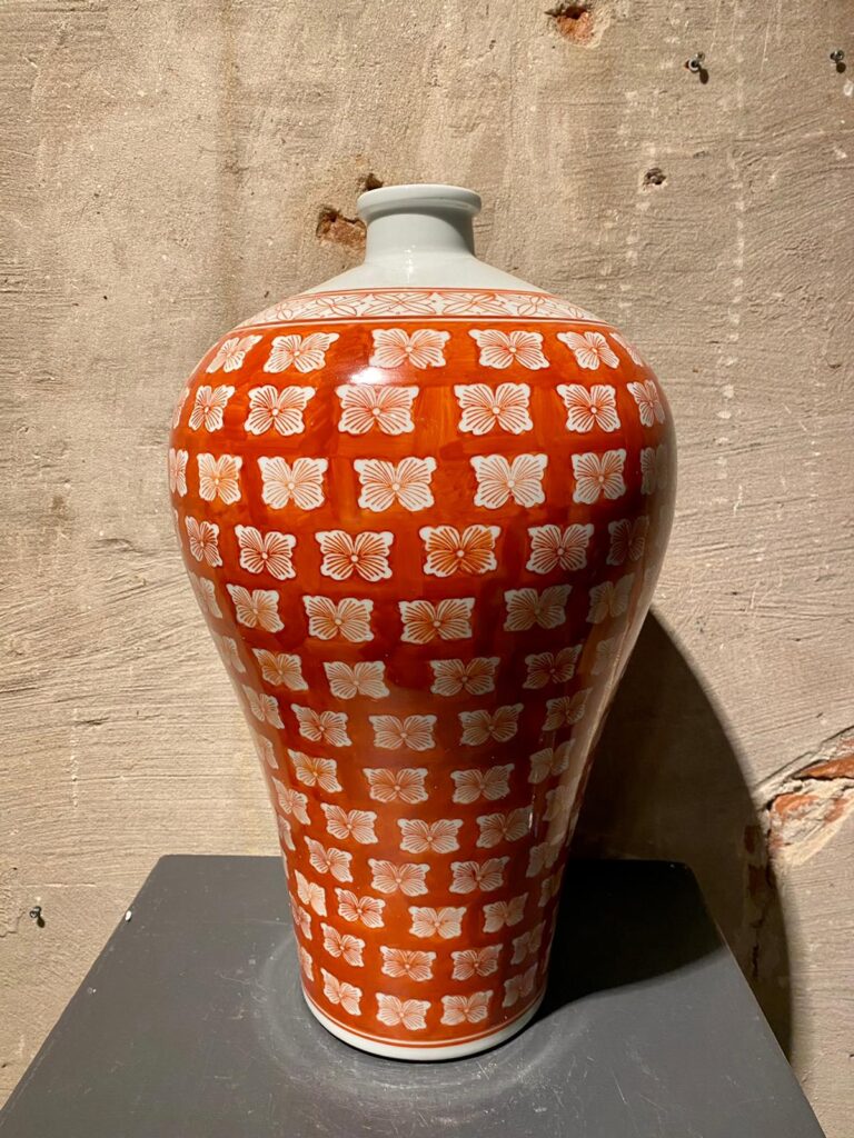 Vaas met vlinders oranje