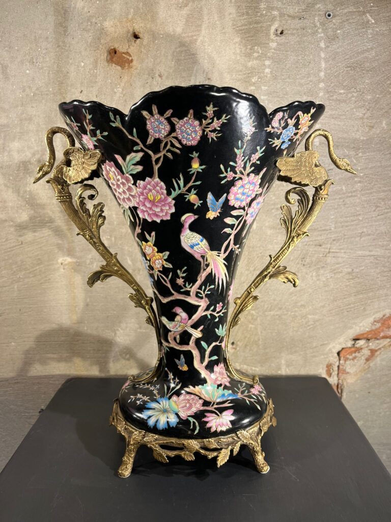 Zwarte vaas met vogels & bloemen