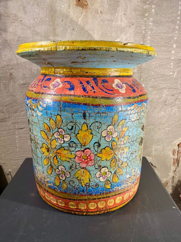 Houten melkpot kleur blauw met rood en bloemen