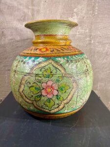 Houten melkpot kleur licht groen bol model