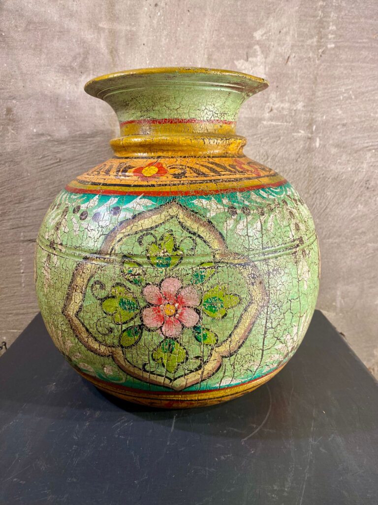 Houten melkpot kleur licht groen bol model