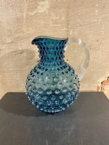 Karaf kleur blauw met helder handvat
