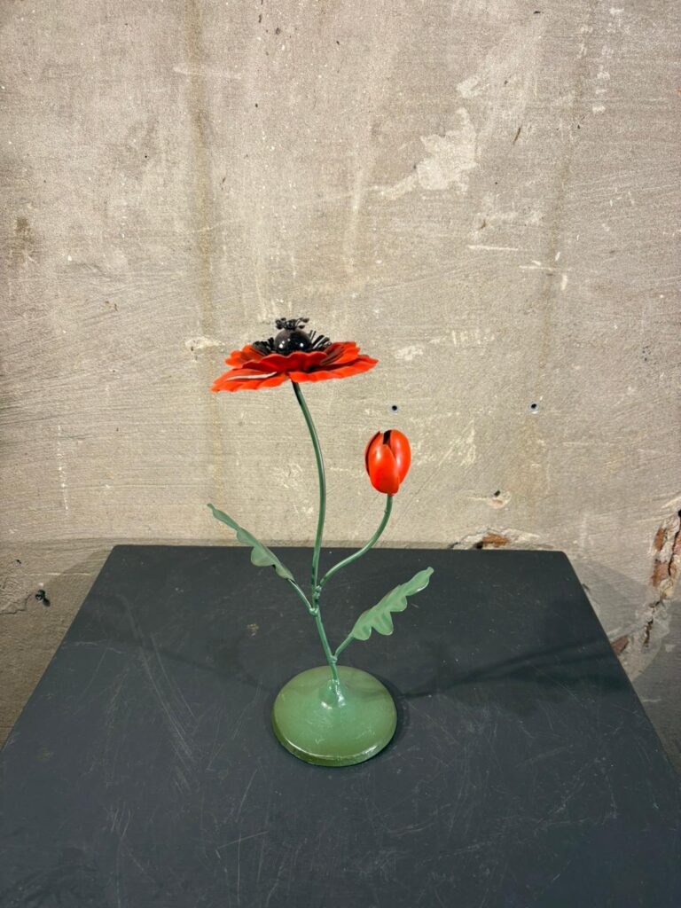 Metalen papaver rood