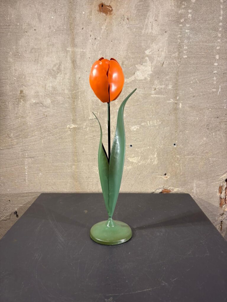 Metalen tulp oranje