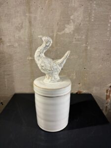 Voorraad pot met vogel